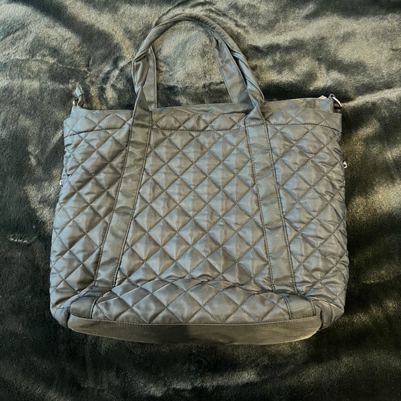 Steve Madden quilted pattern tote bag - Picture 3 of 7
